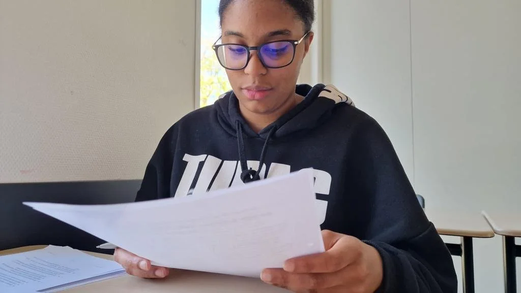 Leerlingen werken samen tijdens de vakantieschool